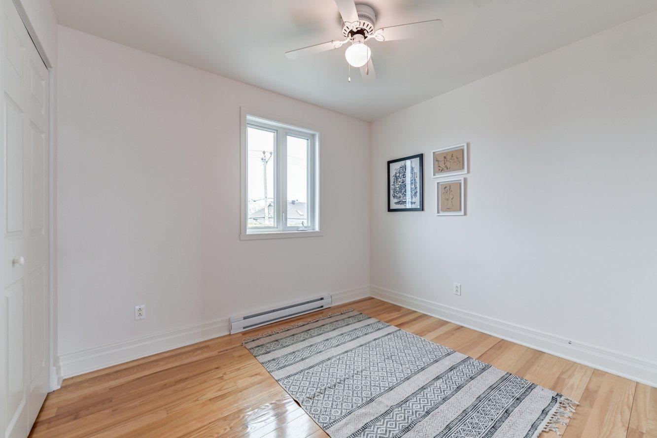 









2052


Rue Honoré-Mercier

,
Sainte-Julie,




QC
J3E2K1

