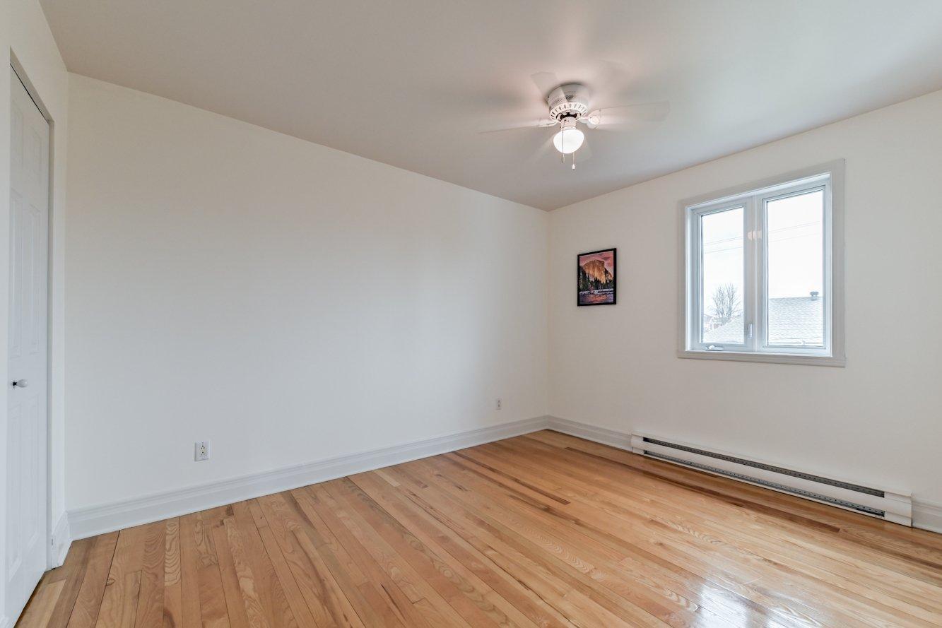 









2052


Rue Honoré-Mercier

,
Sainte-Julie,




QC
J3E2K1

