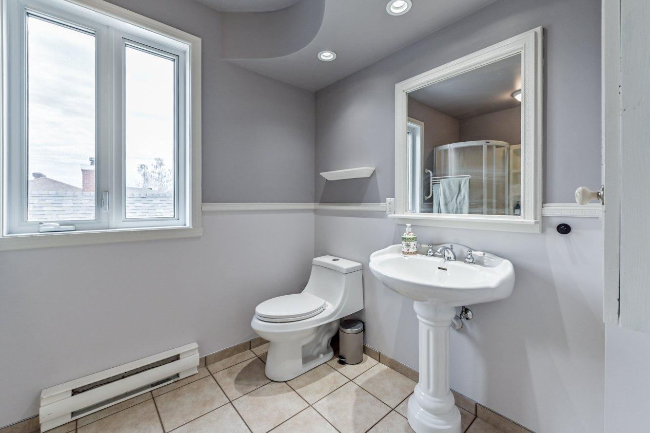 









2052


Rue Honoré-Mercier

,
Sainte-Julie,




QC
J3E2K1


