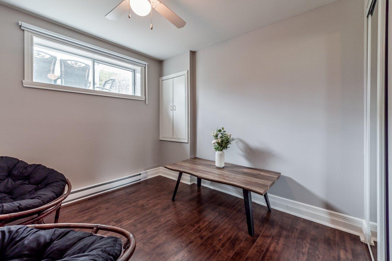 









2052


Rue Honoré-Mercier

,
Sainte-Julie,




QC
J3E2K1

