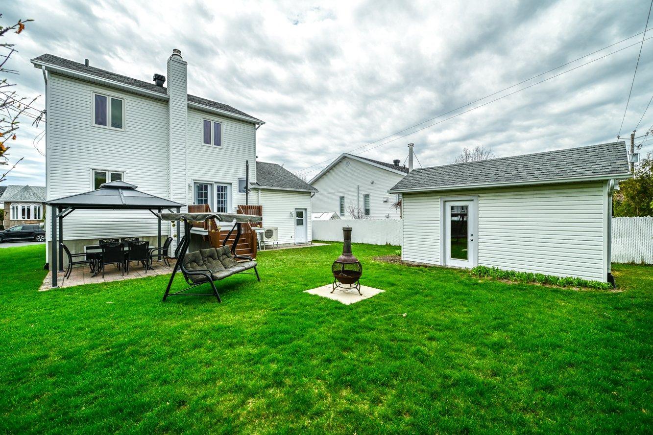 









2052


Rue Honoré-Mercier

,
Sainte-Julie,




QC
J3E2K1

