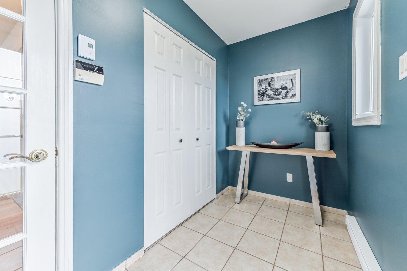









2052


Rue Honoré-Mercier

,
Sainte-Julie,




QC
J3E2K1

