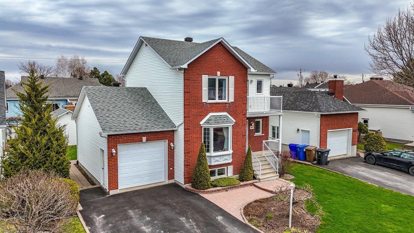 









2052


Rue Honoré-Mercier

,
Sainte-Julie,




QC
J3E2K1


