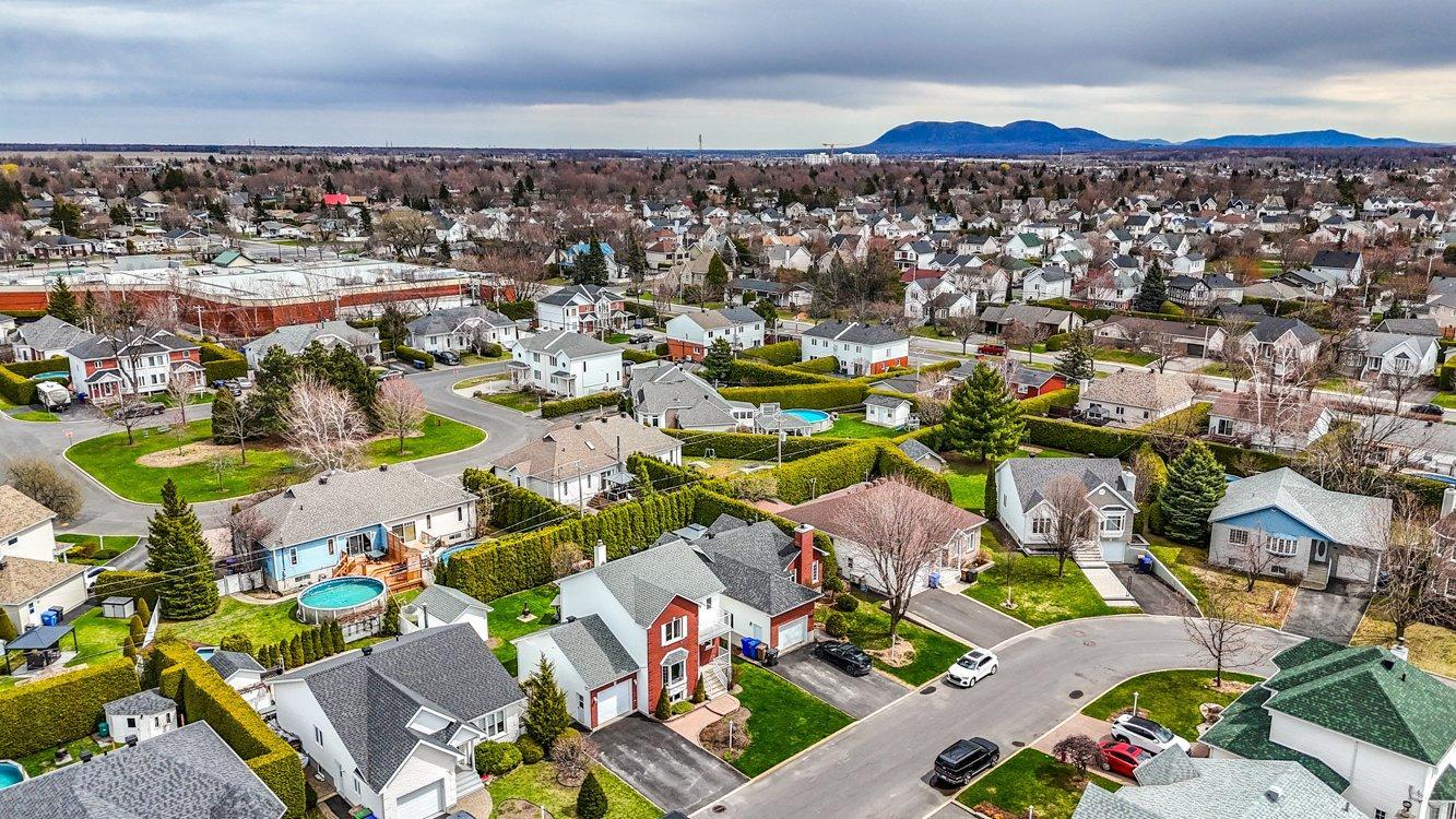 









2052


Rue Honoré-Mercier

,
Sainte-Julie,




QC
J3E2K1

