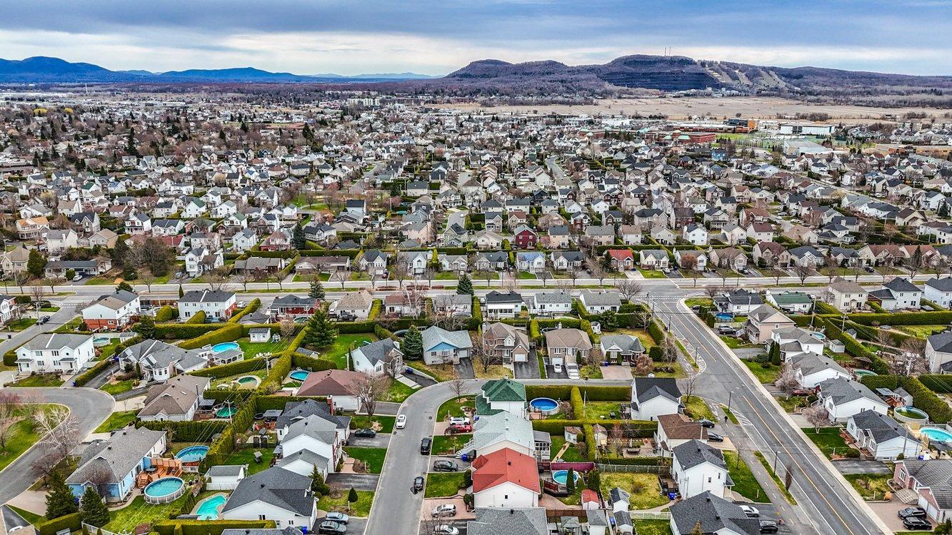 









2052


Rue Honoré-Mercier

,
Sainte-Julie,




QC
J3E2K1

