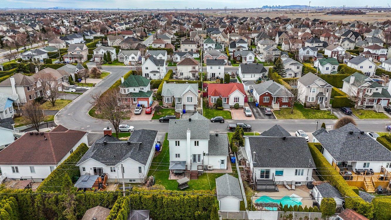 









2052


Rue Honoré-Mercier

,
Sainte-Julie,




QC
J3E2K1

