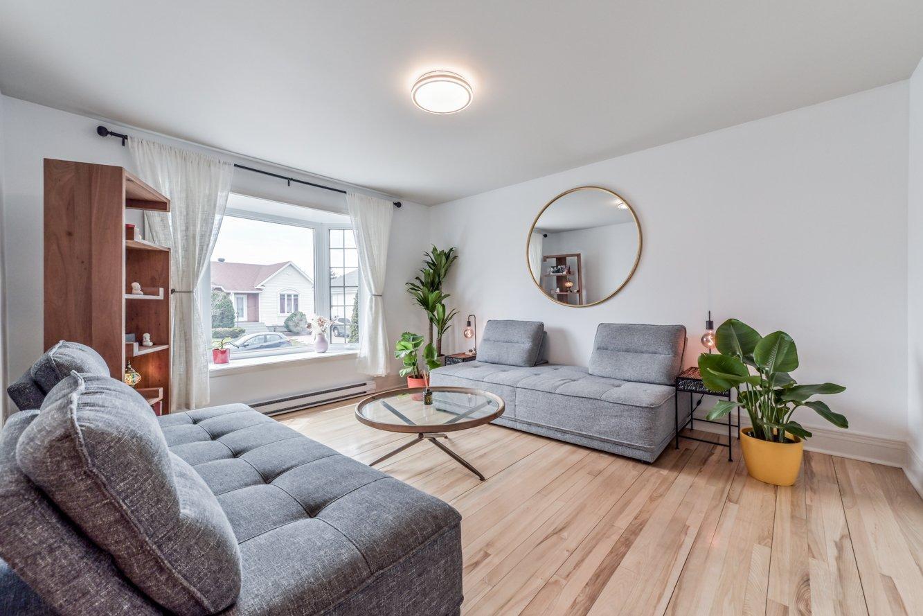 









2052


Rue Honoré-Mercier

,
Sainte-Julie,




QC
J3E2K1

