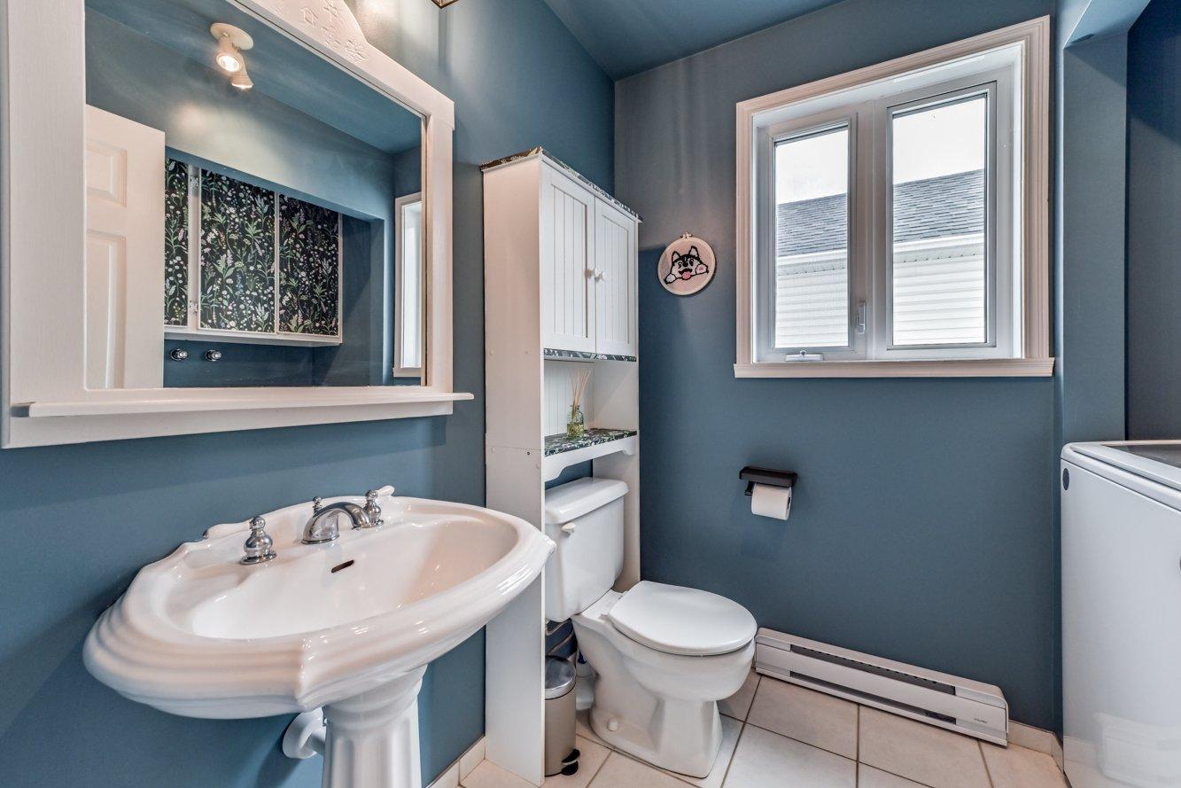 









2052


Rue Honoré-Mercier

,
Sainte-Julie,




QC
J3E2K1

