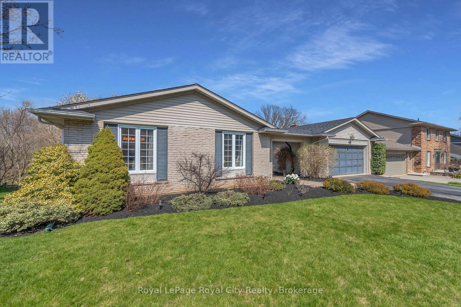 












1873 FOUR SEASONS DRIVE

,
Burlington (Tyandaga),




Ontario
L7P3B1

