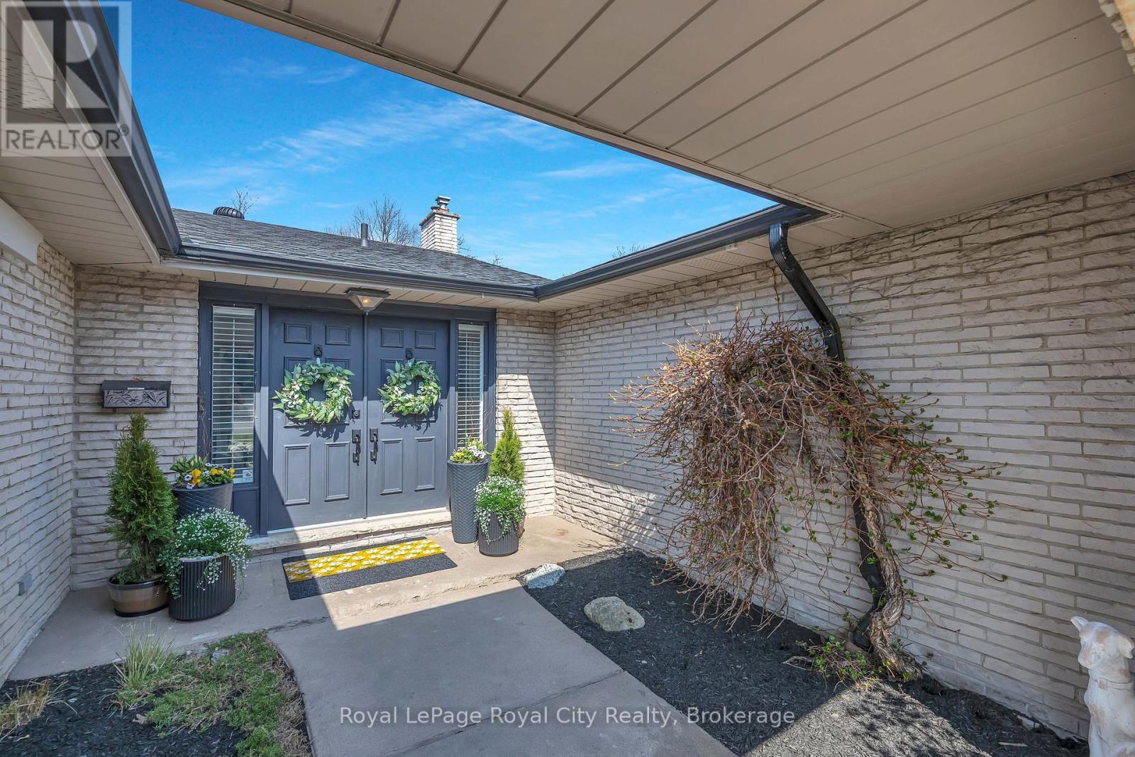 












1873 FOUR SEASONS DRIVE

,
Burlington (Tyandaga),




Ontario
L7P3B1

