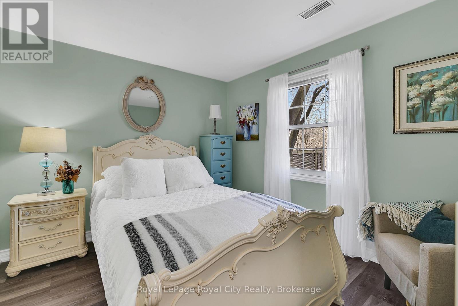 












1873 FOUR SEASONS DRIVE

,
Burlington (Tyandaga),




Ontario
L7P3B1

