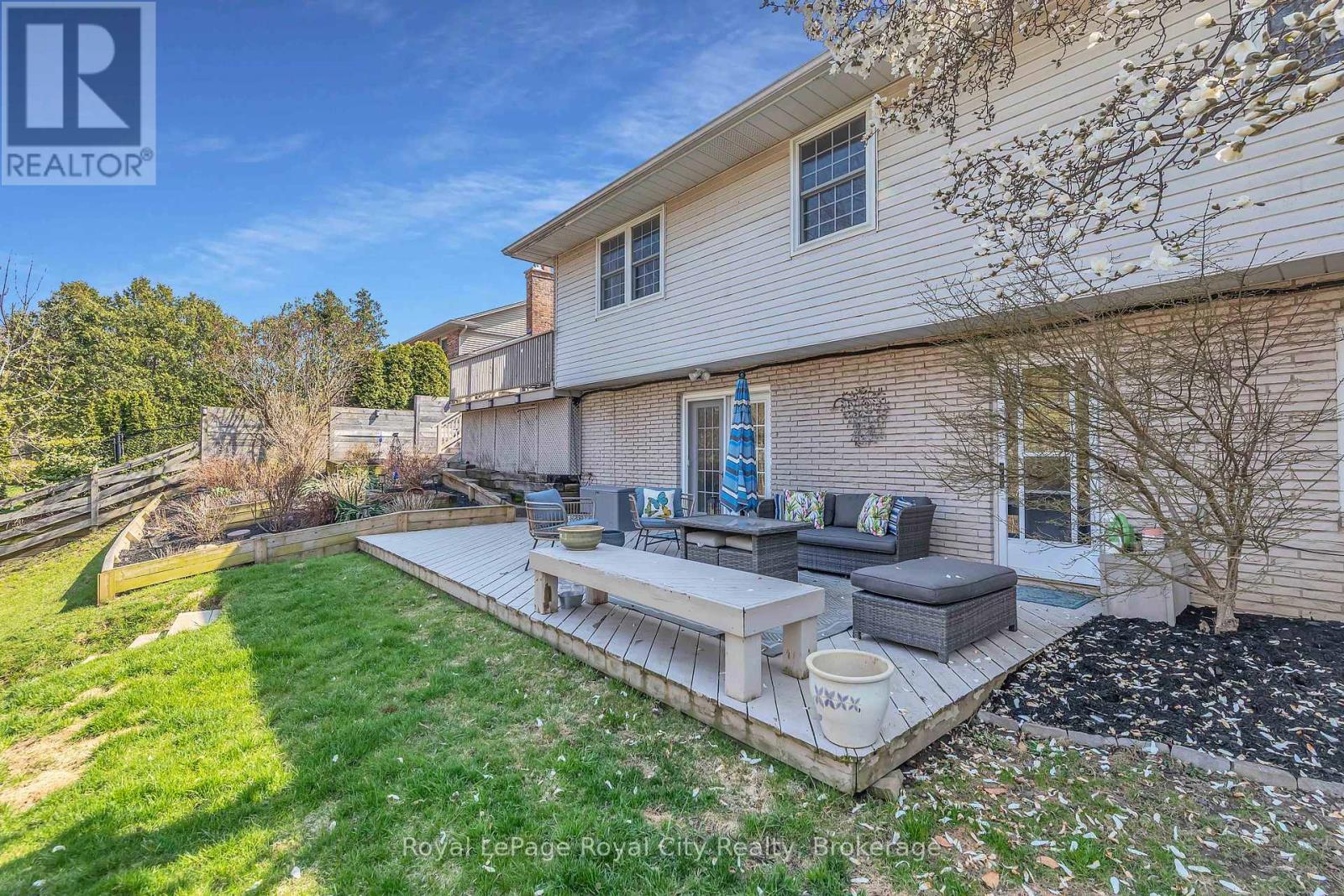 












1873 FOUR SEASONS DRIVE

,
Burlington (Tyandaga),




Ontario
L7P3B1

