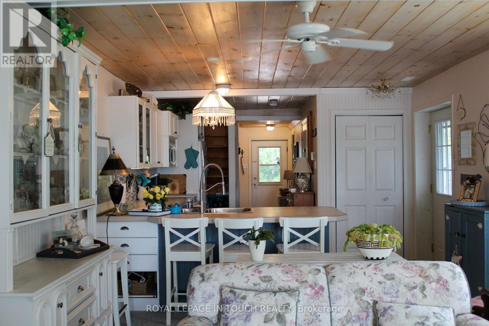 












7698 OAK POINT ROAD

,
Ramara,




Ontario
L0K2B0

