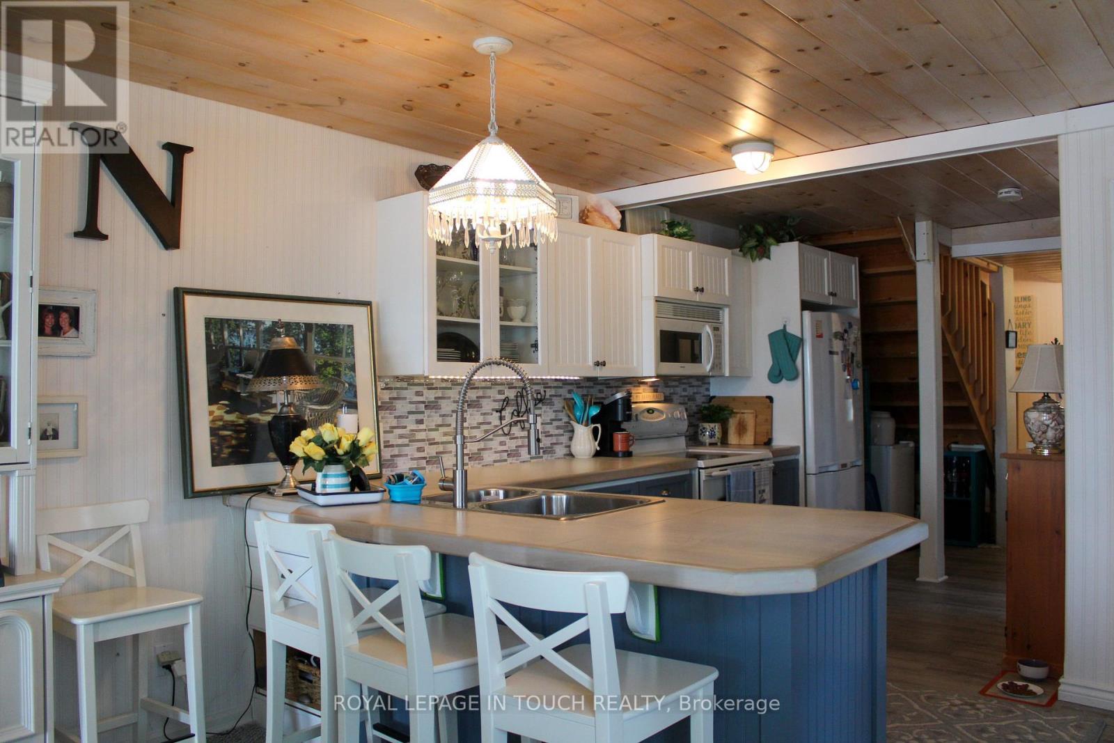 












7698 OAK POINT ROAD

,
Ramara,




Ontario
L0K2B0

