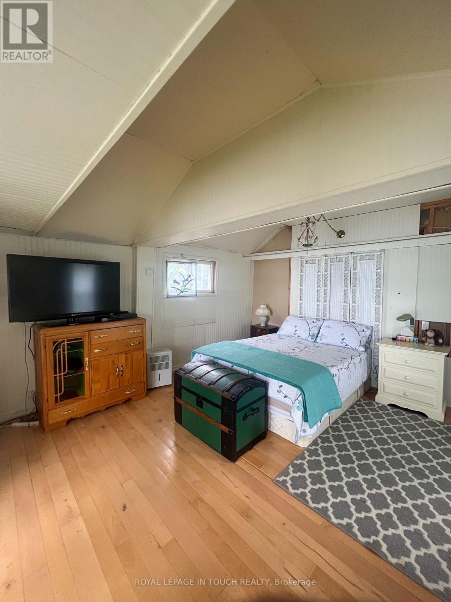 












7698 OAK POINT ROAD

,
Ramara,




Ontario
L0K2B0

