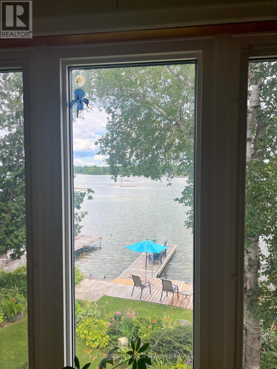 












7698 OAK POINT ROAD

,
Ramara,




Ontario
L0K2B0

