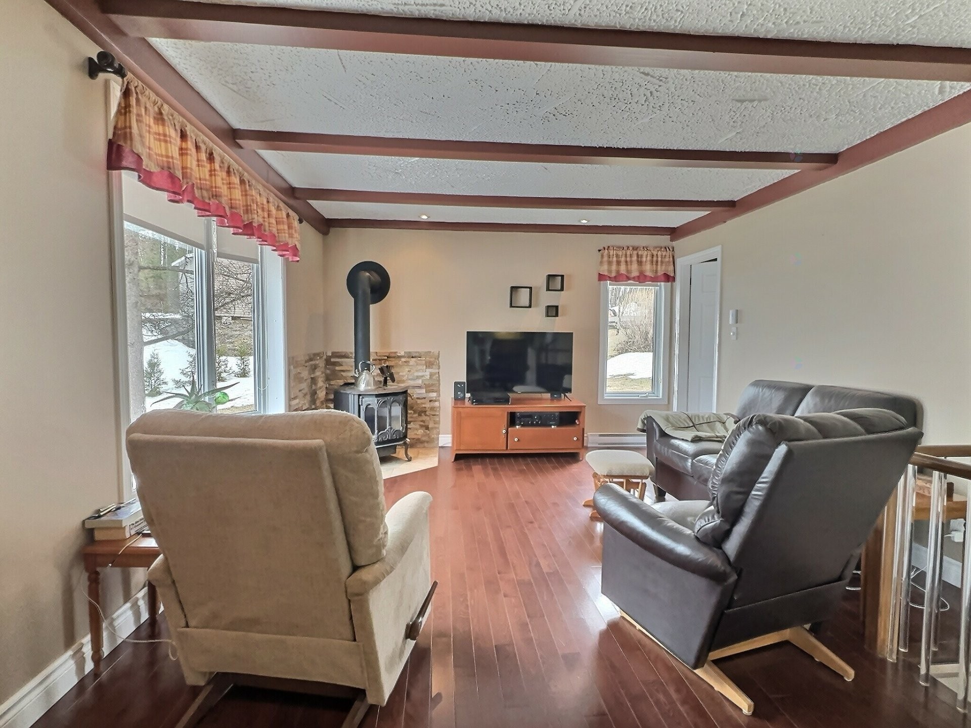 









528


Ch. du Lac-Cameron

,
Saint-Eugène-de-Guigues,




QC
J0Z3L0

