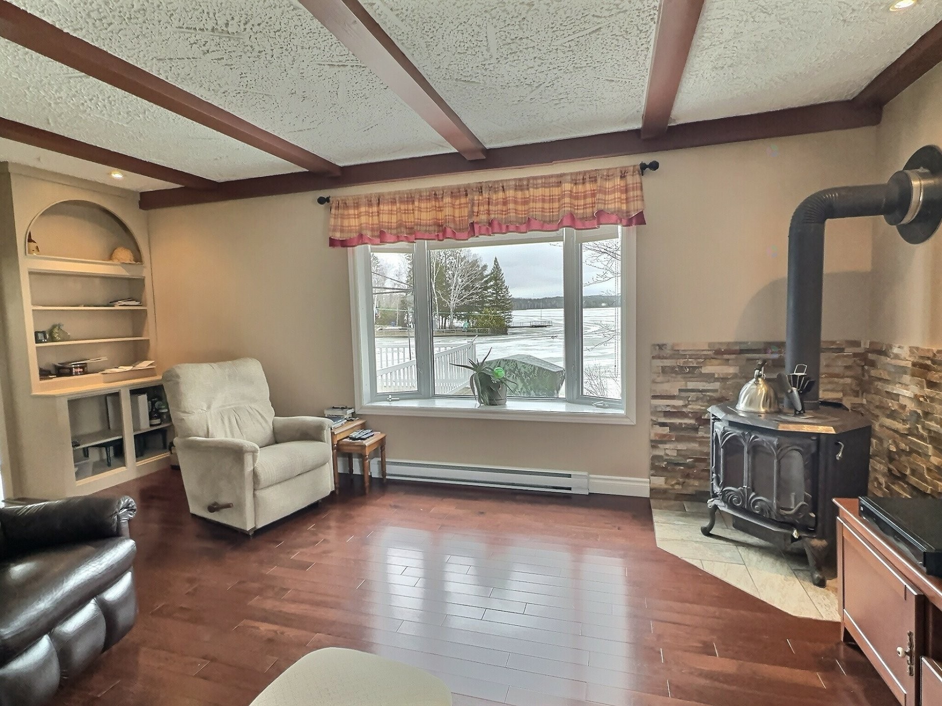 









528


Ch. du Lac-Cameron

,
Saint-Eugène-de-Guigues,




QC
J0Z3L0

