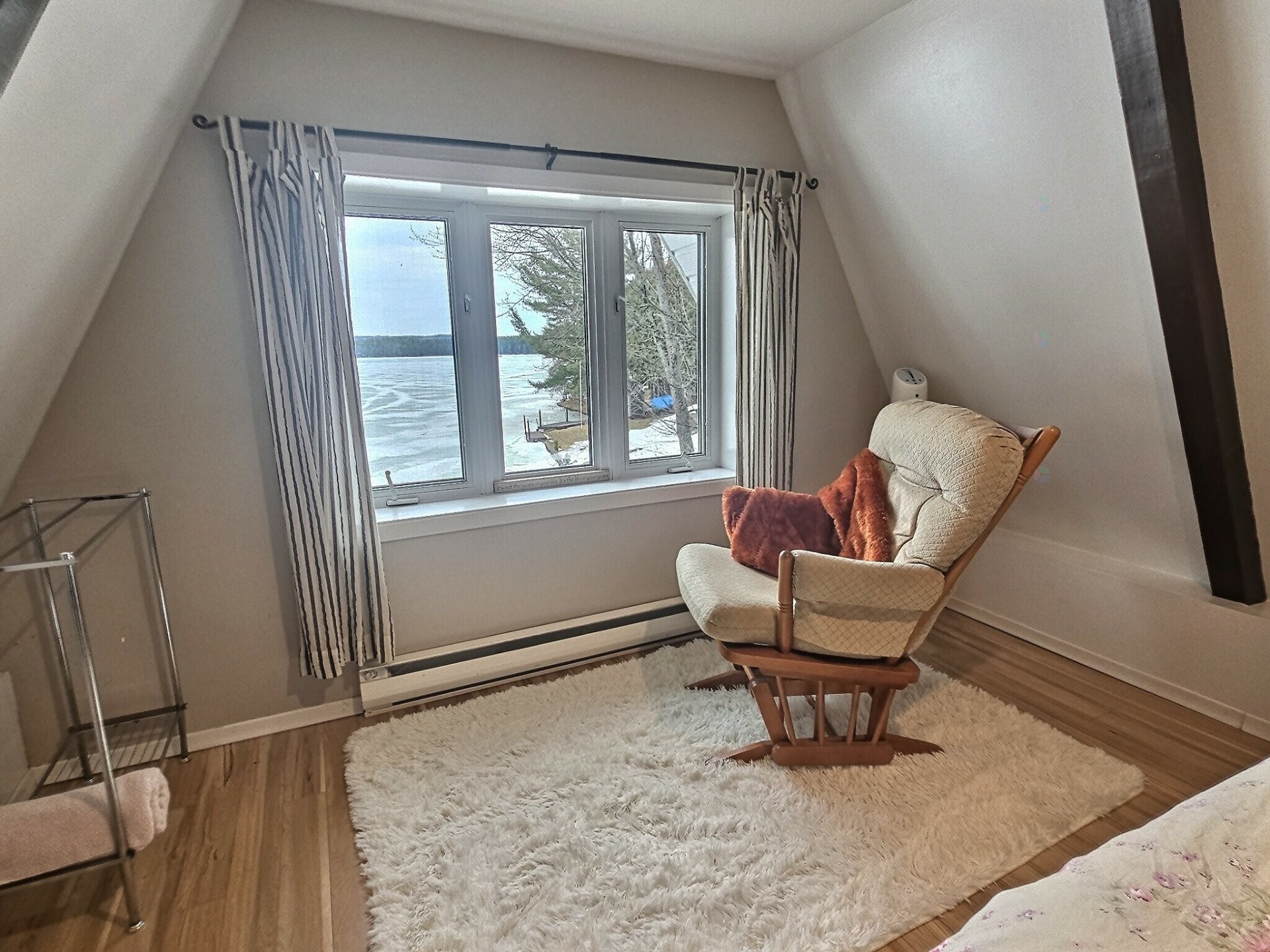 









528


Ch. du Lac-Cameron

,
Saint-Eugène-de-Guigues,




QC
J0Z3L0

