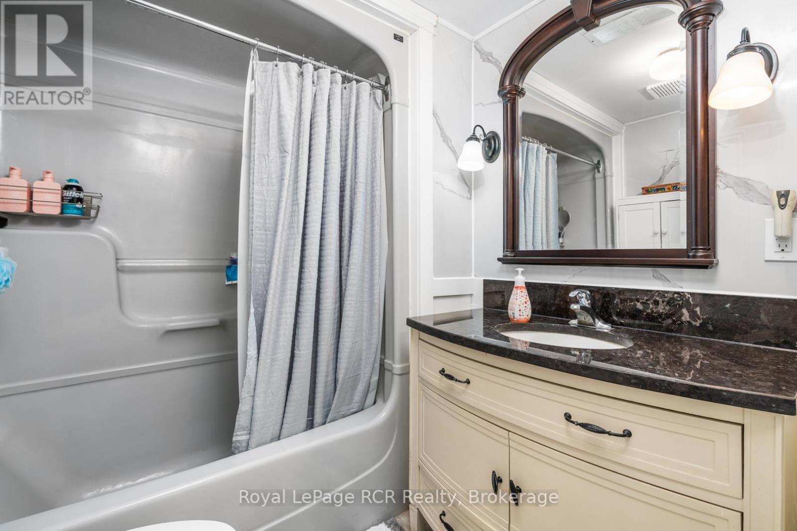 












99 MAITLAND STREET

,
Minto,




Ontario
N0G1Z0

