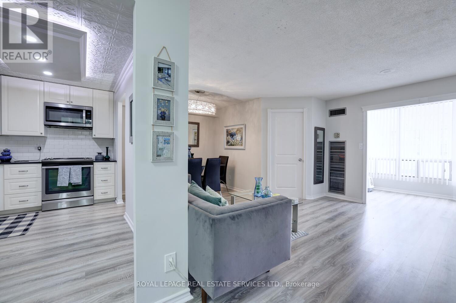 












702 - 155 HILLCREST AVENUE

,
Mississauga,




Ontario
L5B3Z2

