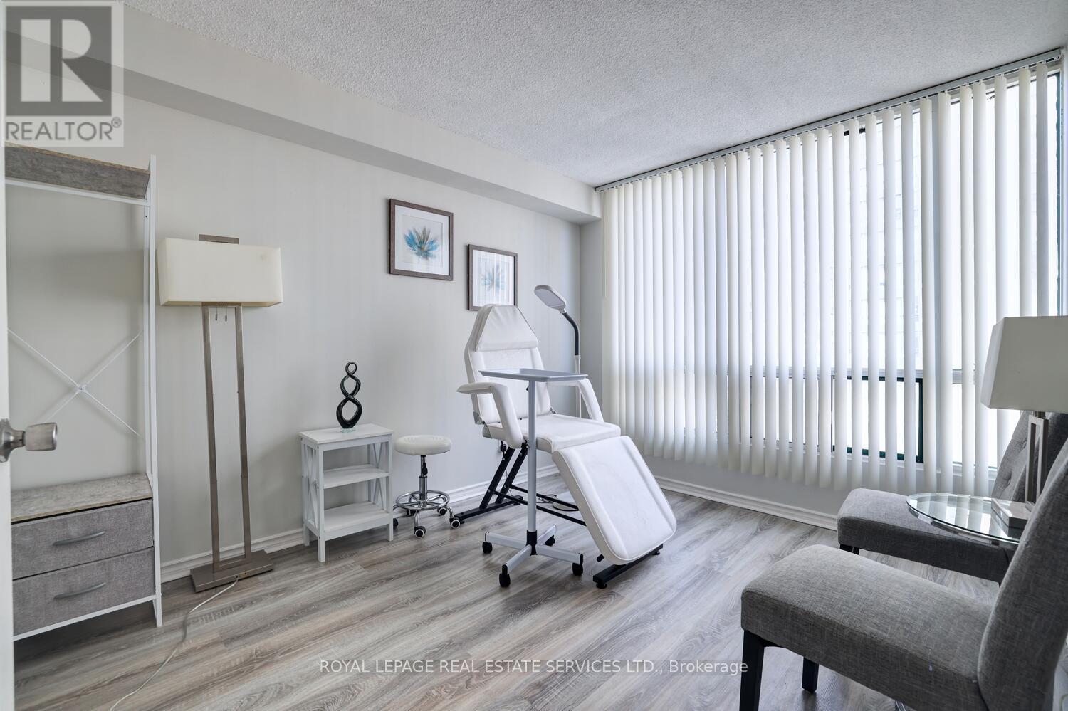












702 - 155 HILLCREST AVENUE

,
Mississauga,




Ontario
L5B3Z2

