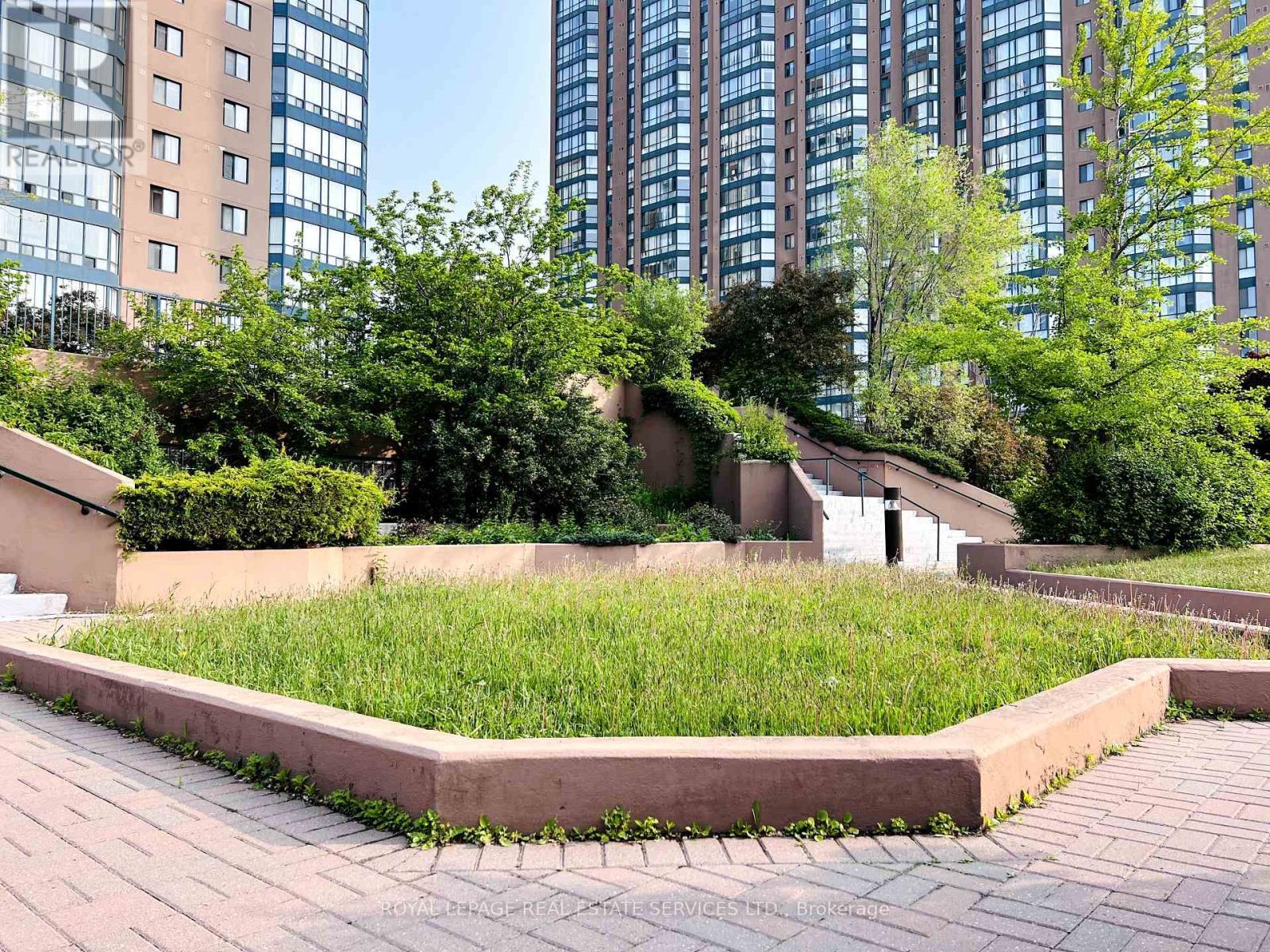 












702 - 155 HILLCREST AVENUE

,
Mississauga,




Ontario
L5B3Z2

