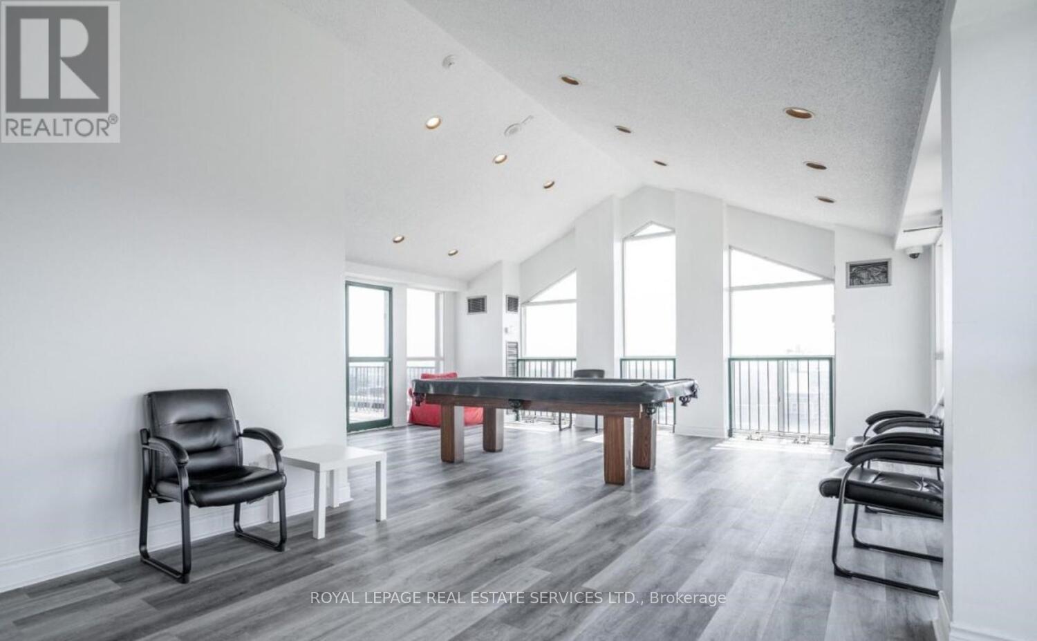 












702 - 155 HILLCREST AVENUE

,
Mississauga,




Ontario
L5B3Z2

