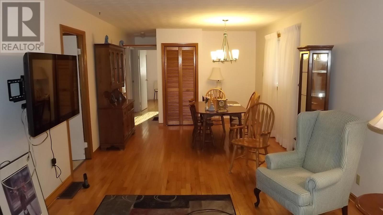 












38 Blackwell RD

,
Elliot Lake,




Ontario
P5A1G5

