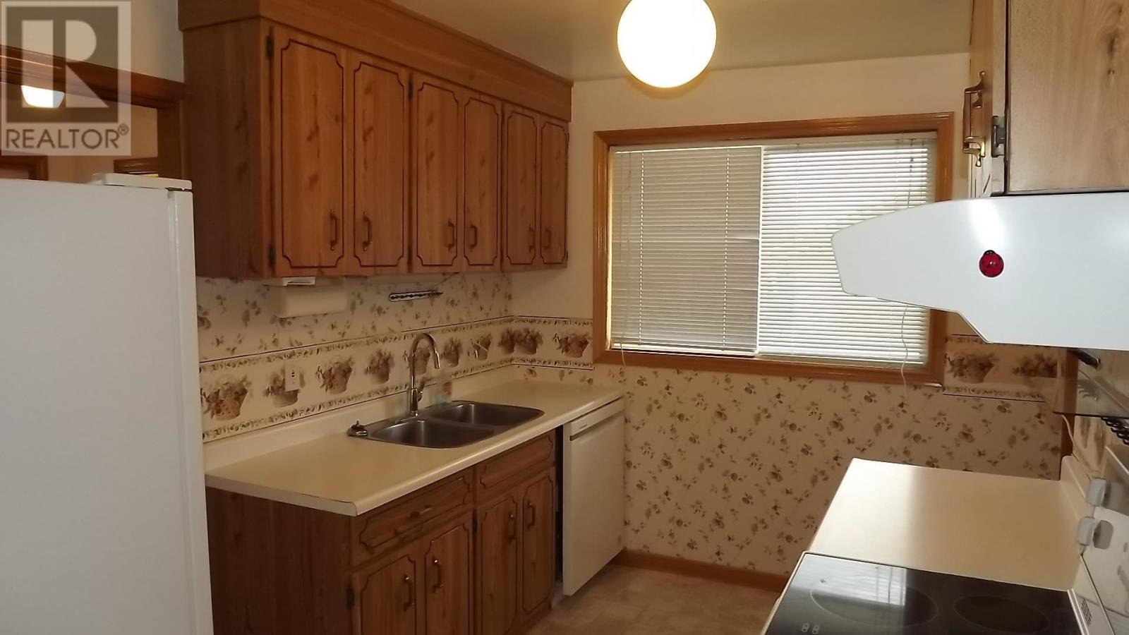 












38 Blackwell RD

,
Elliot Lake,




Ontario
P5A1G5

