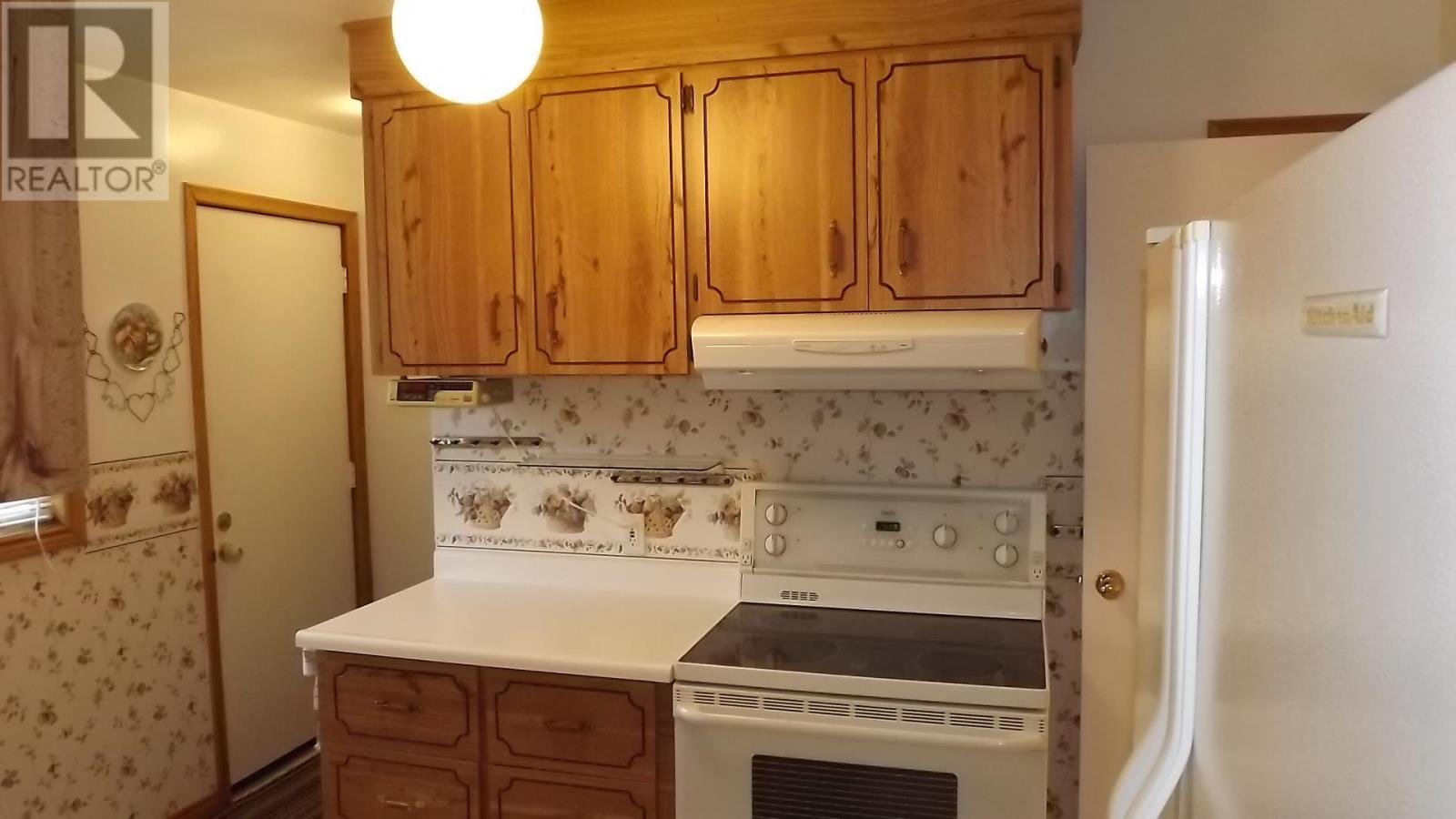 












38 Blackwell RD

,
Elliot Lake,




Ontario
P5A1G5

