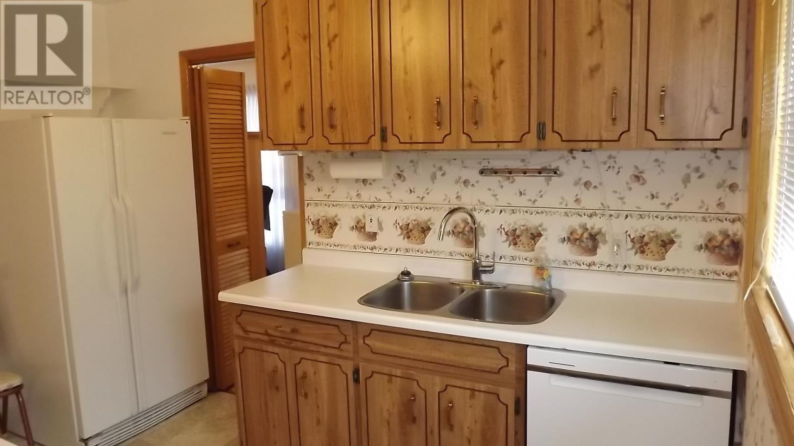 












38 Blackwell RD

,
Elliot Lake,




Ontario
P5A1G5

