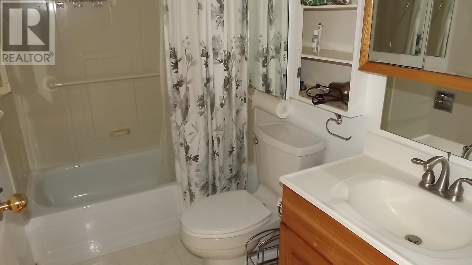 












38 Blackwell RD

,
Elliot Lake,




Ontario
P5A1G5

