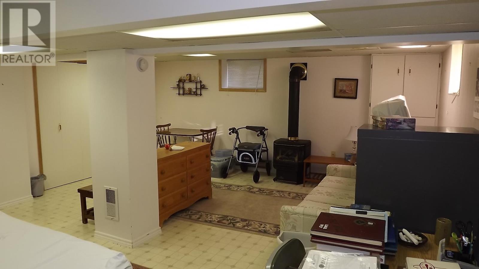 












38 Blackwell RD

,
Elliot Lake,




Ontario
P5A1G5

