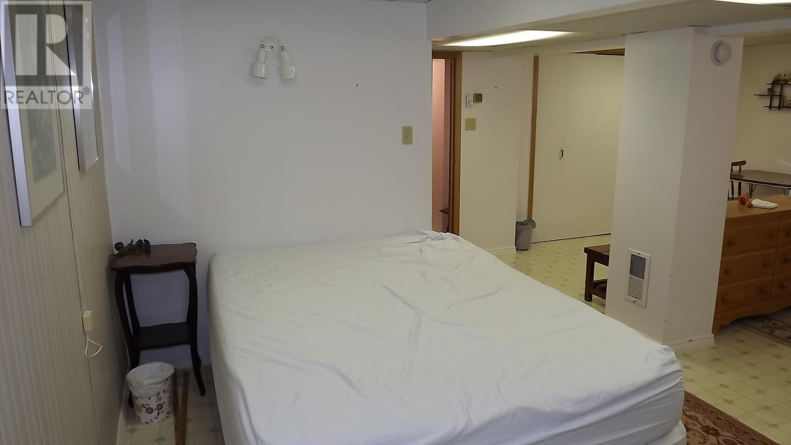 












38 Blackwell RD

,
Elliot Lake,




Ontario
P5A1G5


