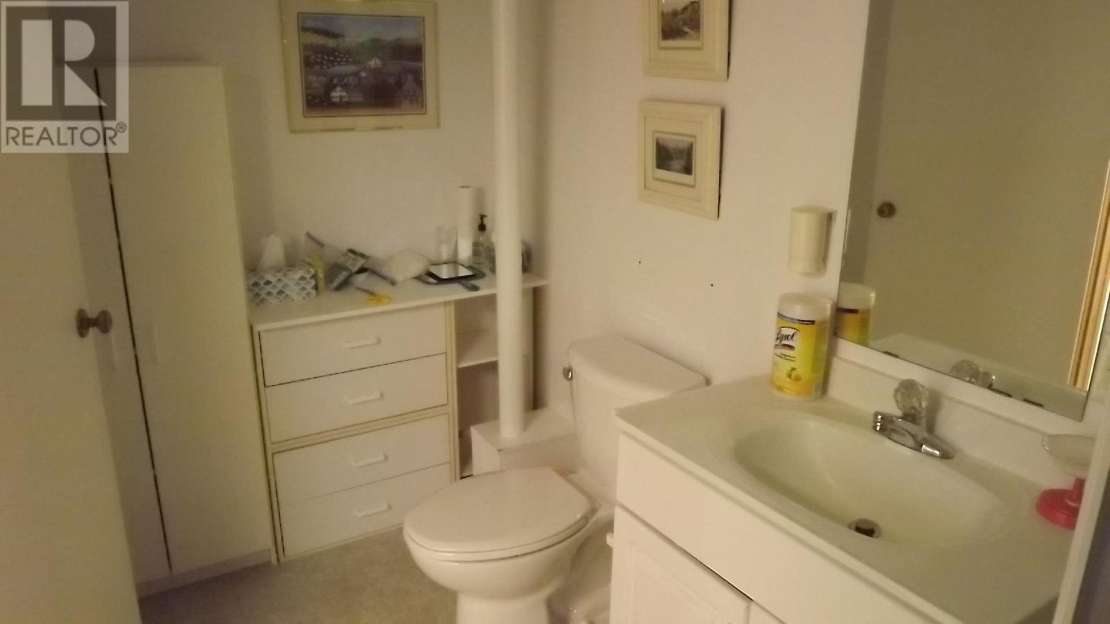 












38 Blackwell RD

,
Elliot Lake,




Ontario
P5A1G5

