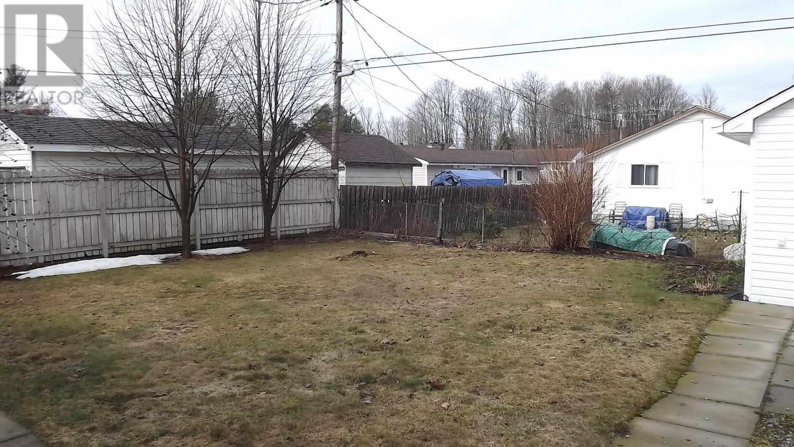 












38 Blackwell RD

,
Elliot Lake,




Ontario
P5A1G5

