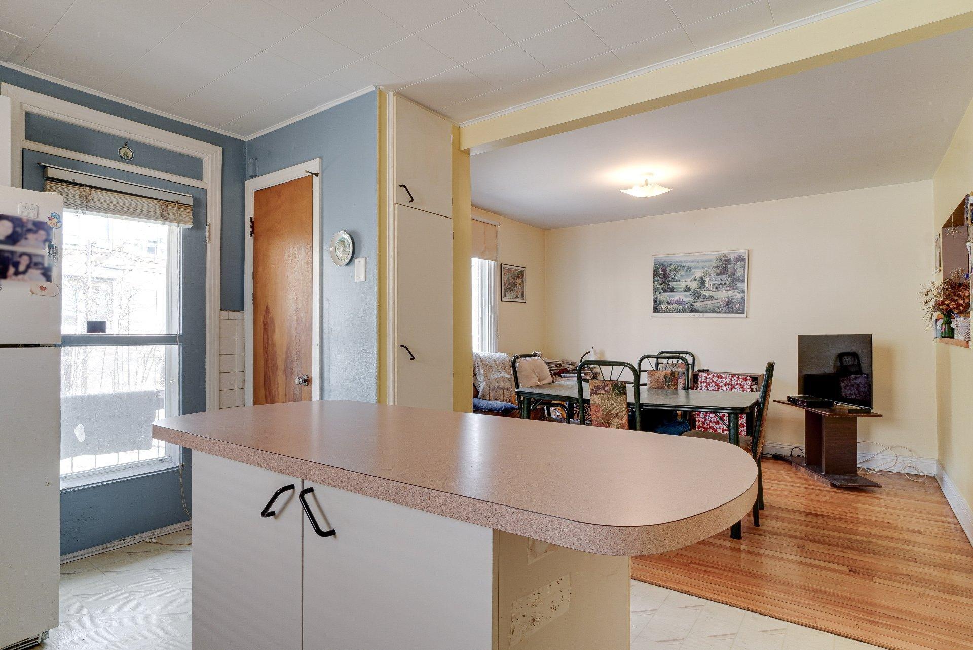 









2845

 - 2847


Rue St-Émile

,
Montréal (Mercier/Hochelaga-Maisonneuve),




QC
H7P2C1

