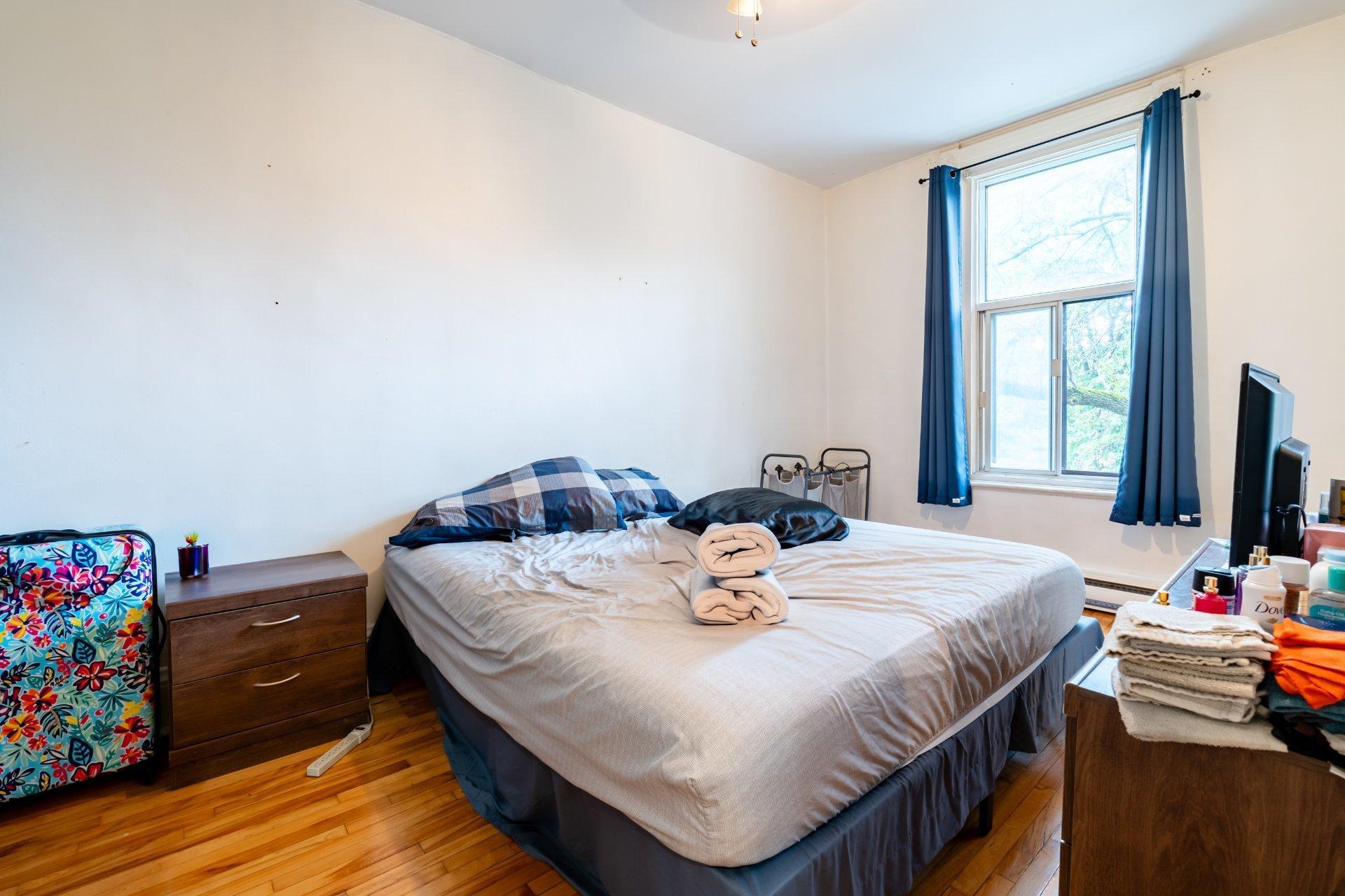 









5674

 - 5678


Rue Eadie

,
Montréal (Le Sud-Ouest),




QC
H4E3N3

