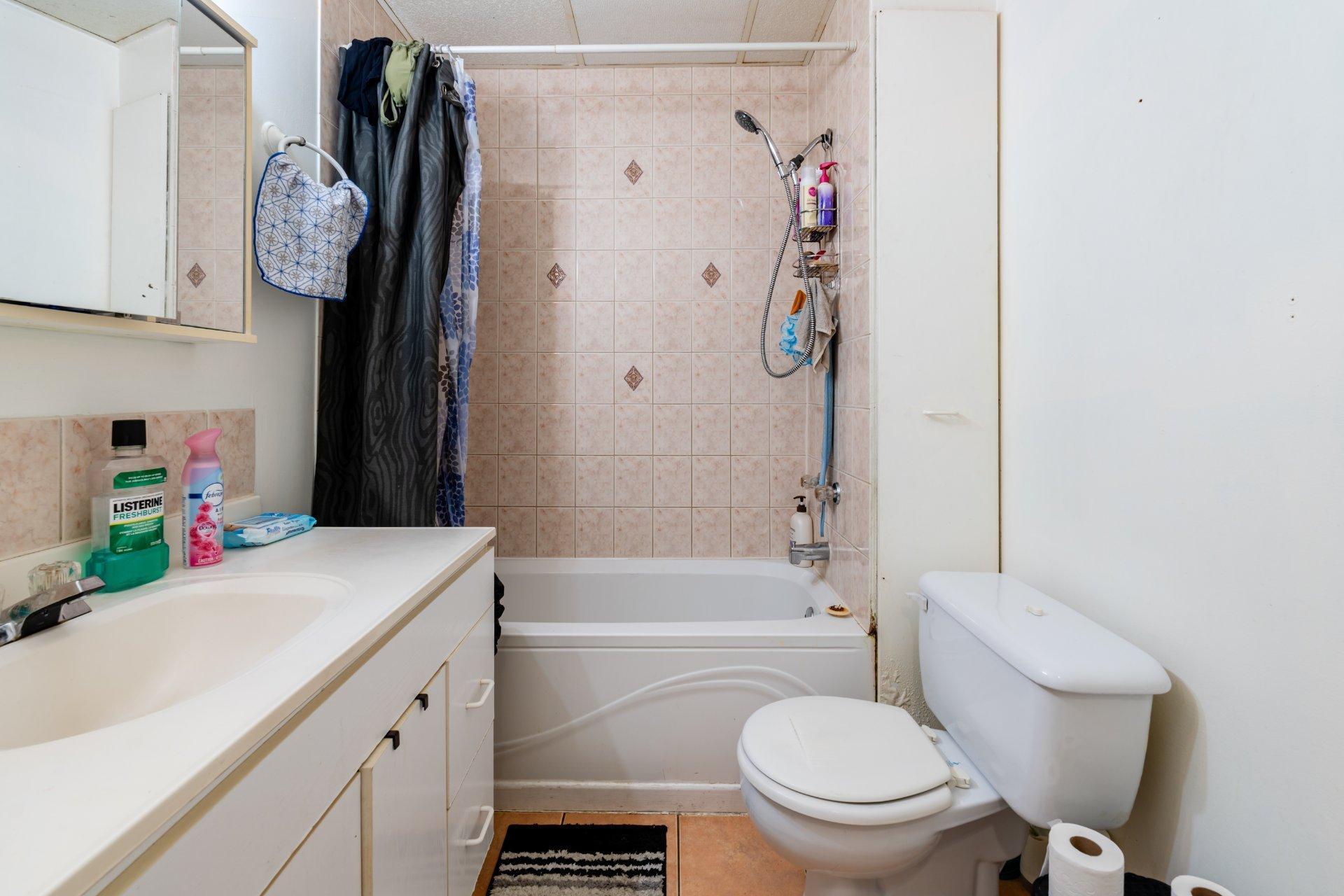









5674

 - 5678


Rue Eadie

,
Montréal (Le Sud-Ouest),




QC
H4E3N3

