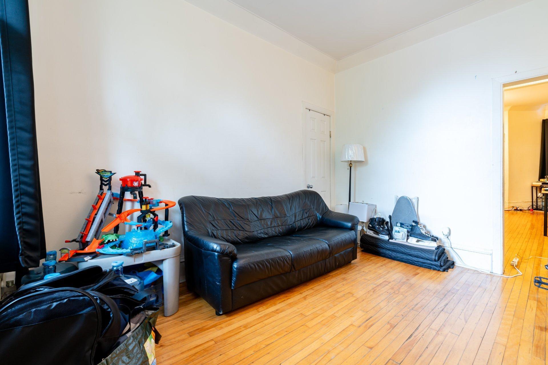 









5674

 - 5678


Rue Eadie

,
Montréal (Le Sud-Ouest),




QC
H4E3N3

