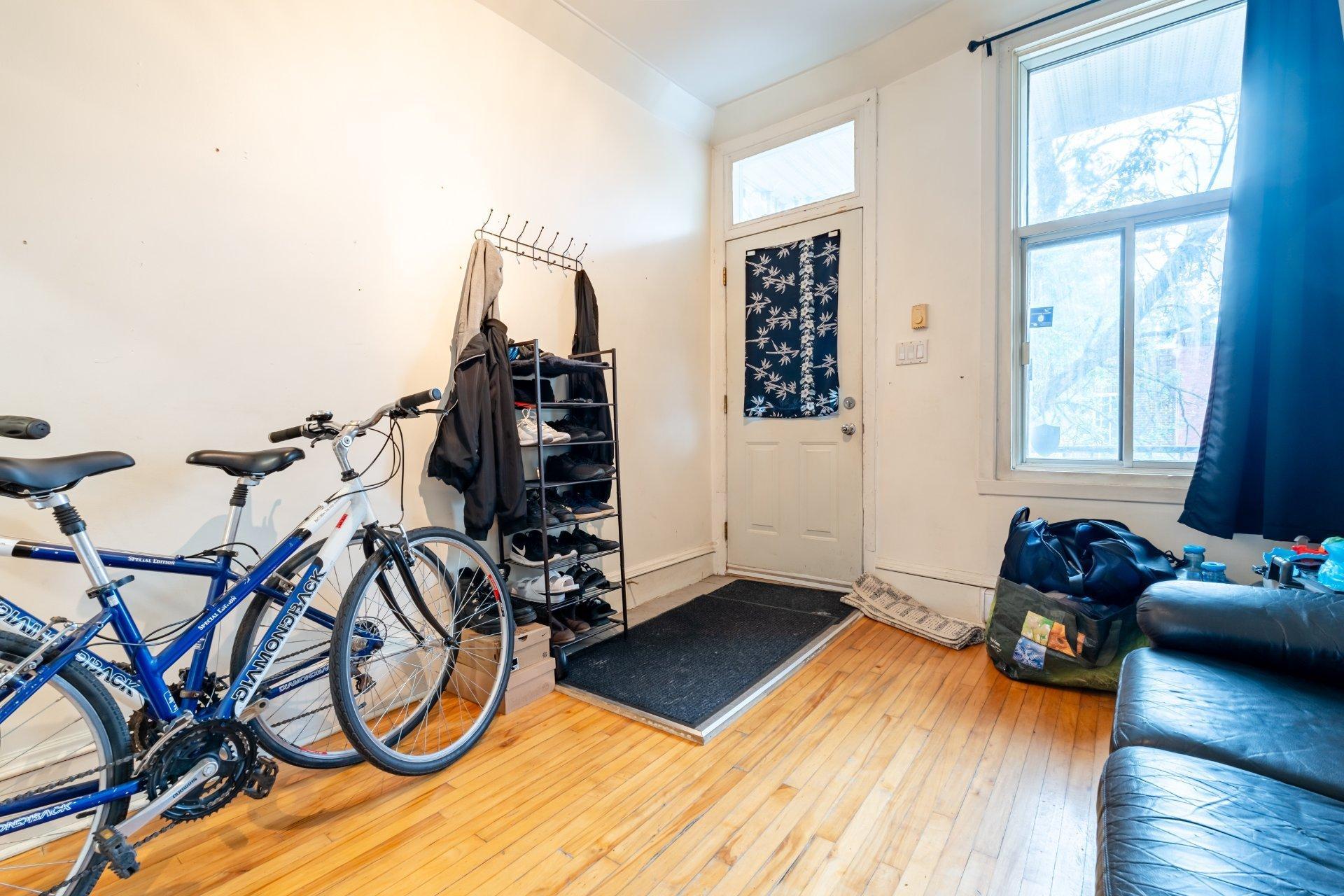 









5674

 - 5678


Rue Eadie

,
Montréal (Le Sud-Ouest),




QC
H4E3N3

