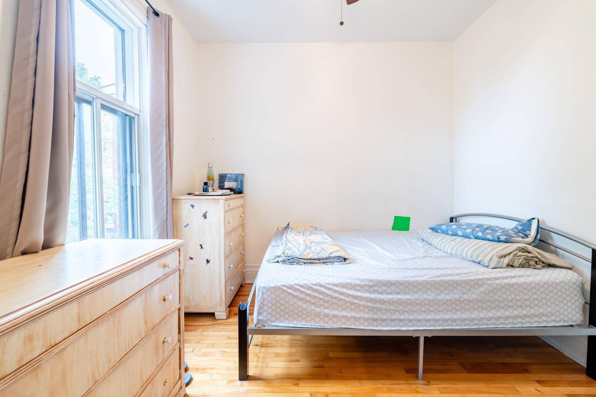 









5674

 - 5678


Rue Eadie

,
Montréal (Le Sud-Ouest),




QC
H4E3N3

