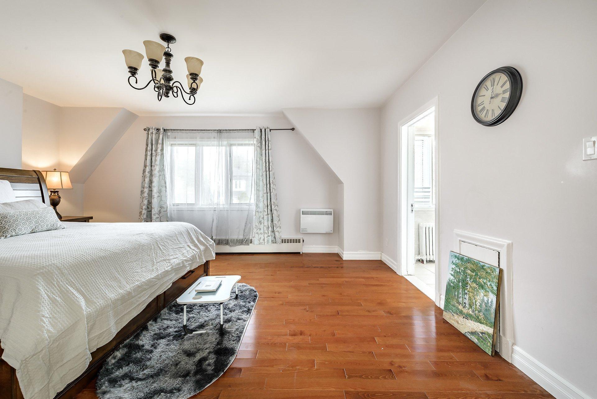 









5011


Ch. Mira

,
Montréal (Côte-des-Neiges/Notre-Dame-de-Grâce),




QC
H3W2B9

