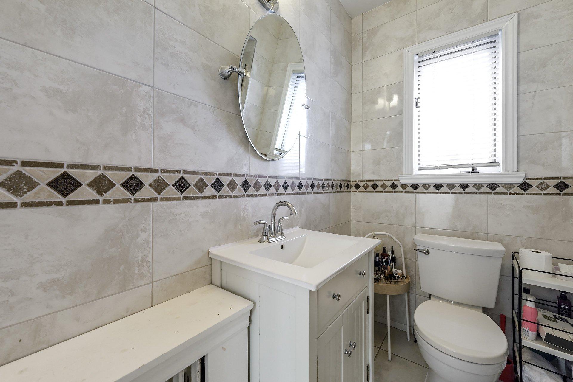 









5011


Ch. Mira

,
Montréal (Côte-des-Neiges/Notre-Dame-de-Grâce),




QC
H3W2B9

