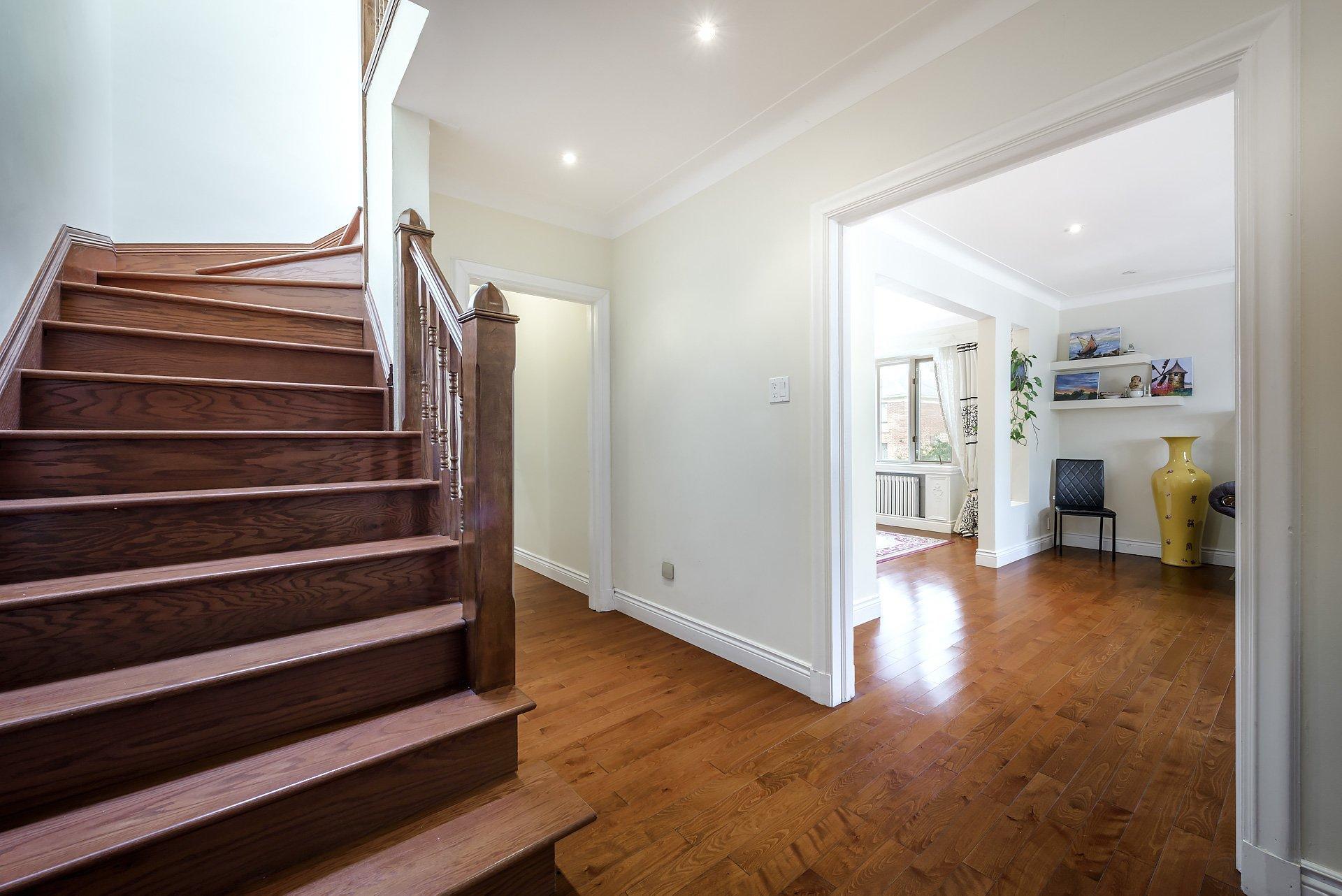 









5011


Ch. Mira

,
Montréal (Côte-des-Neiges/Notre-Dame-de-Grâce),




QC
H3W2B9

