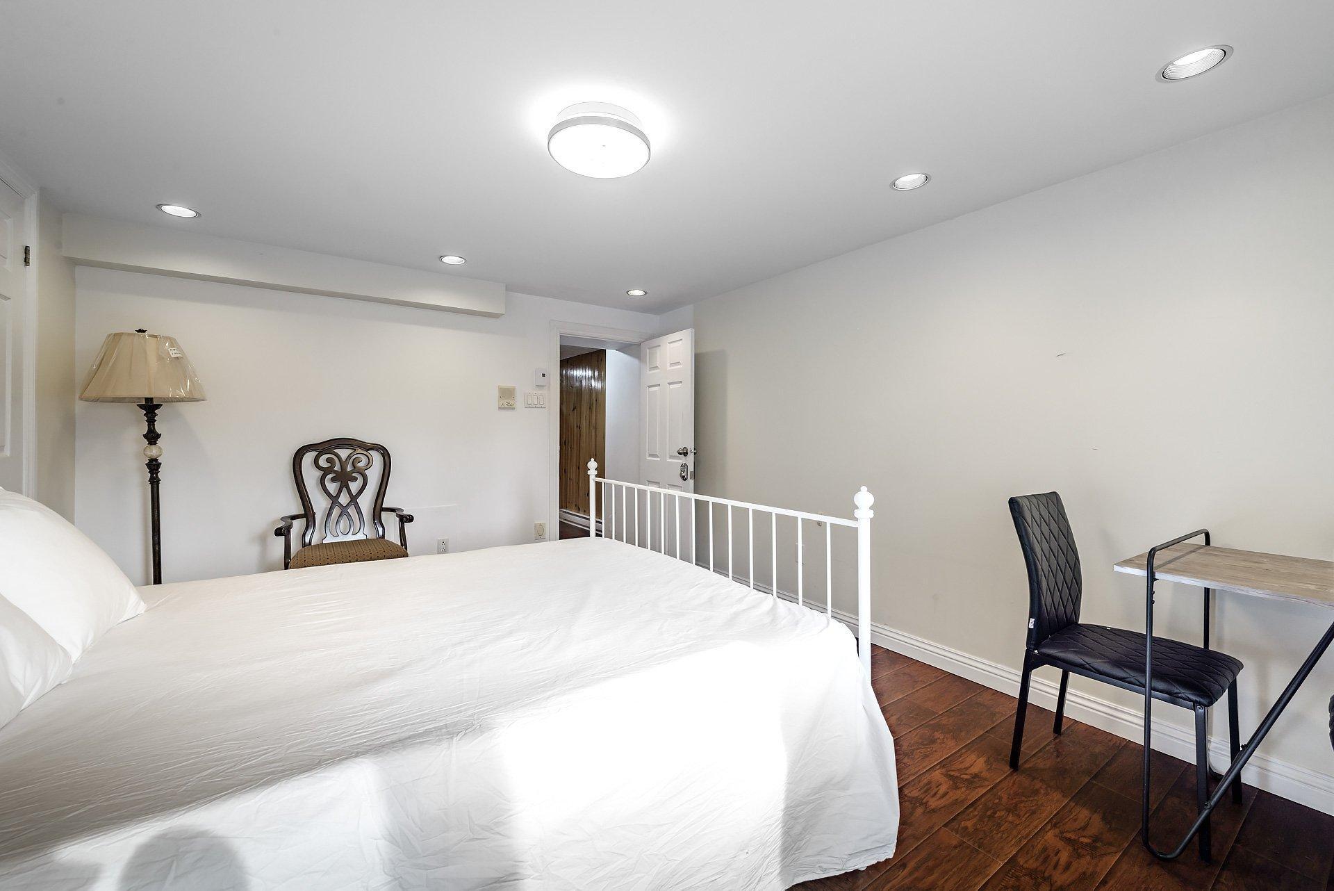 









5011


Ch. Mira

,
Montréal (Côte-des-Neiges/Notre-Dame-de-Grâce),




QC
H3W2B9


