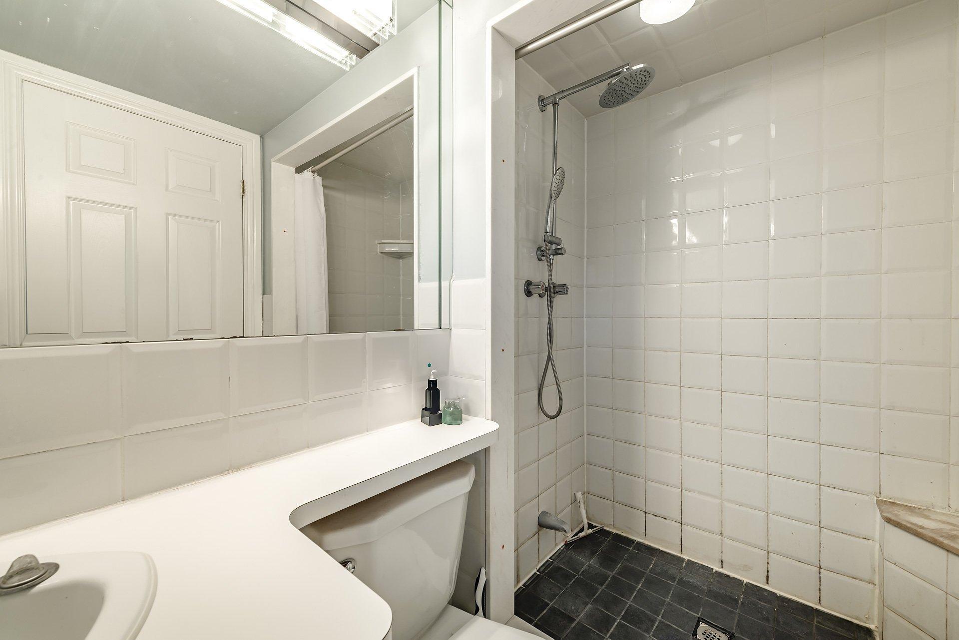 









5011


Ch. Mira

,
Montréal (Côte-des-Neiges/Notre-Dame-de-Grâce),




QC
H3W2B9

