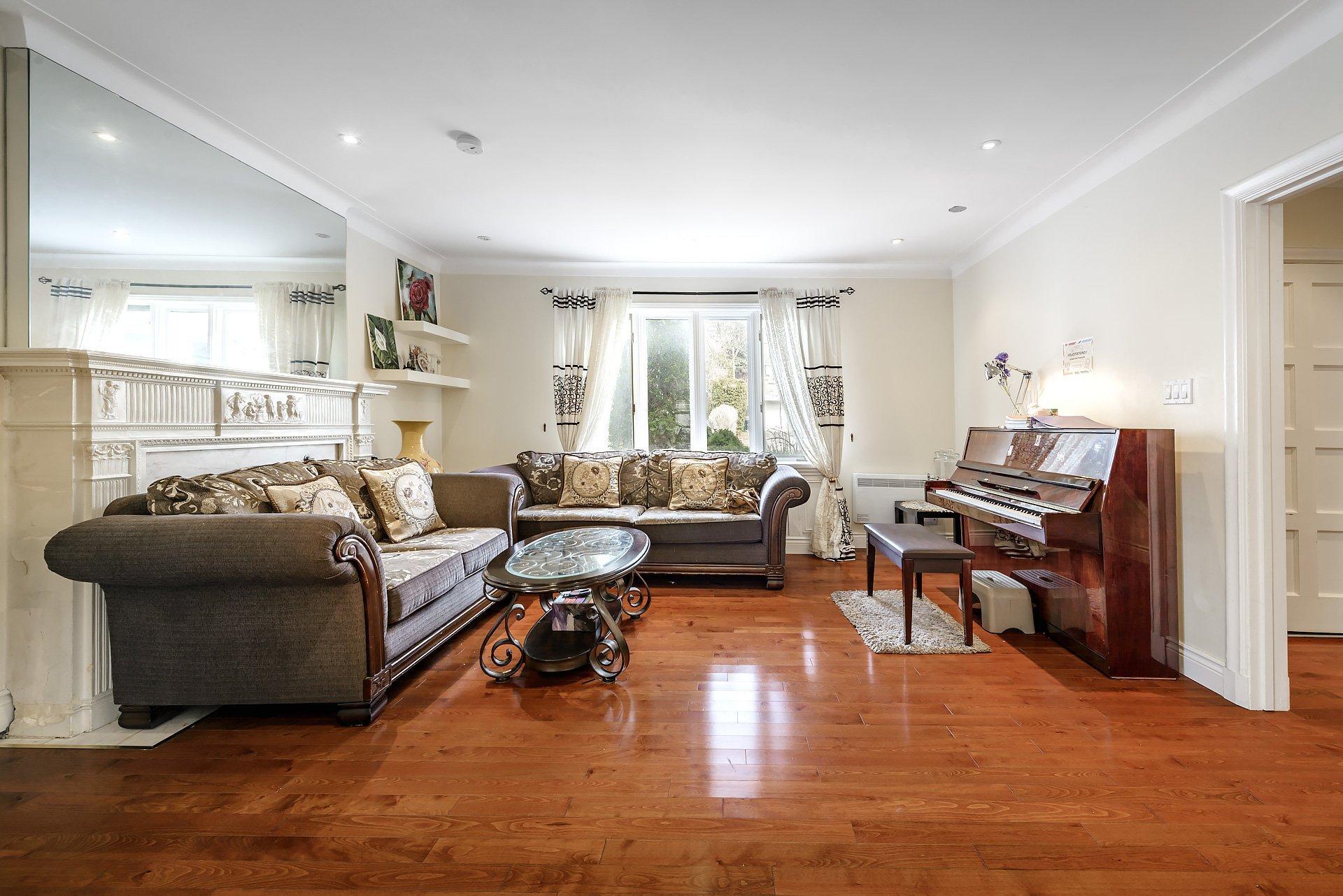 









5011


Ch. Mira

,
Montréal (Côte-des-Neiges/Notre-Dame-de-Grâce),




QC
H3W2B9

