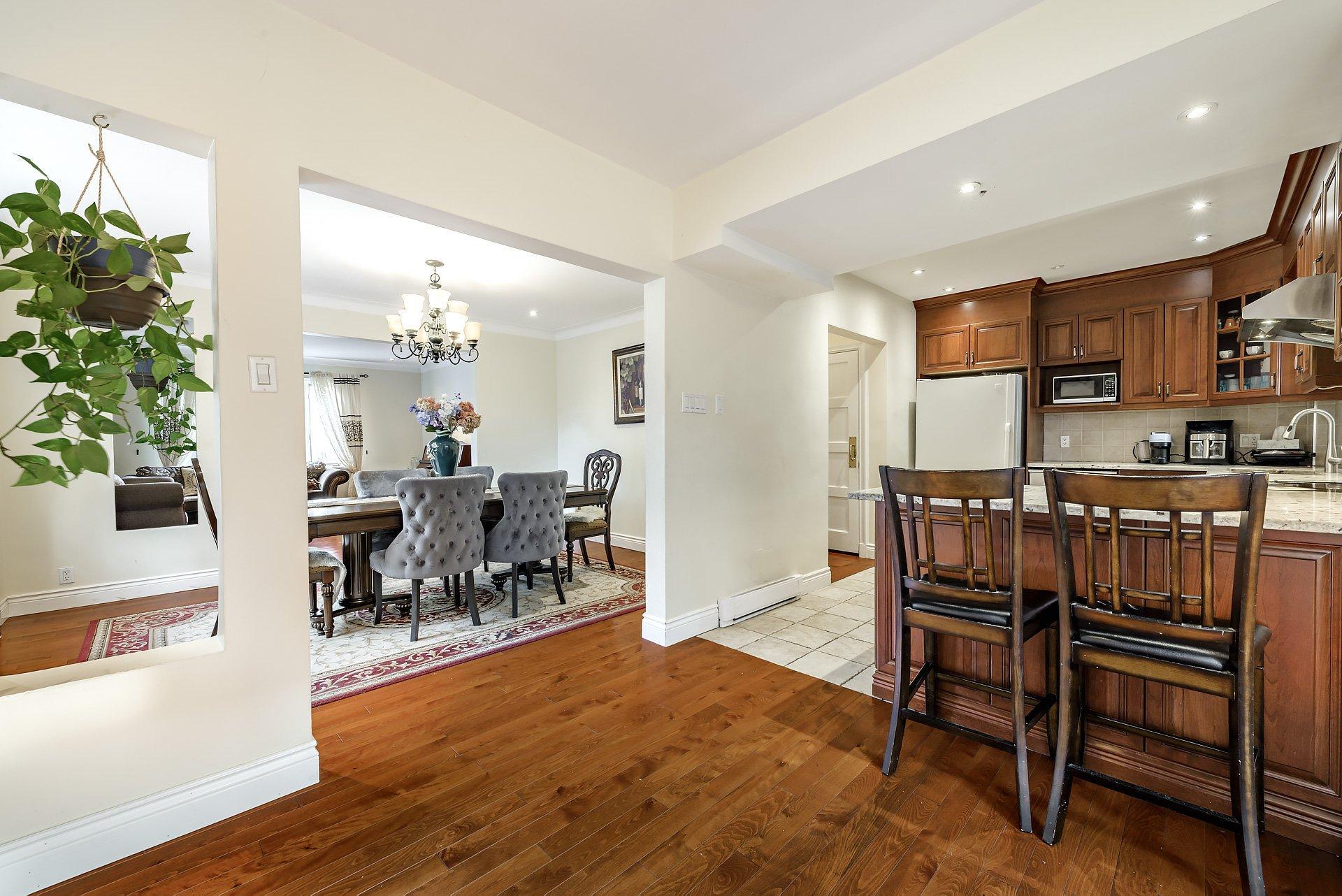









5011


Ch. Mira

,
Montréal (Côte-des-Neiges/Notre-Dame-de-Grâce),




QC
H3W2B9

